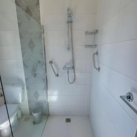 公寓 Beautifully Furnished Seafront 4 Bedrooms Goslm-4 *