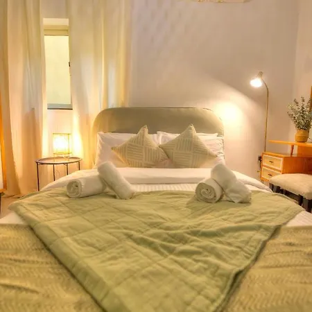 Beautifully Furnished Seafront 4 Bedrooms Goslm-4 公寓 *