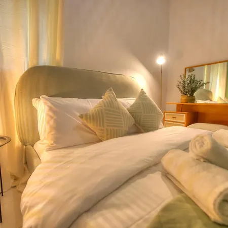 公寓 Beautifully Furnished Seafront 4 Bedrooms Goslm-4 *