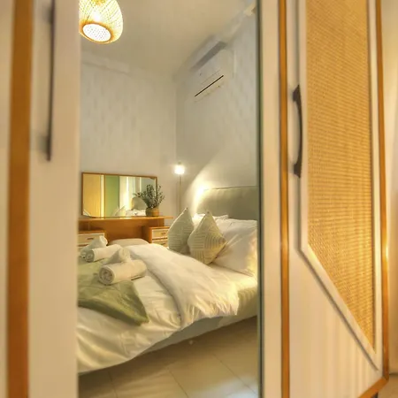 Beautifully Furnished Seafront 4 Bedrooms Goslm-4