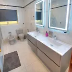 Beautifully Furnished Seafront 4 Bedrooms Goslm-4 Lejlighed