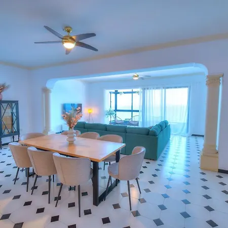 Beautifully Furnished Seafront 4 Bedrooms Goslm-4 Lägenhet Sliema