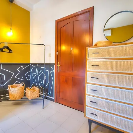 Beautifully Furnished Seafront 4 Bedrooms Goslm-4 Sliema