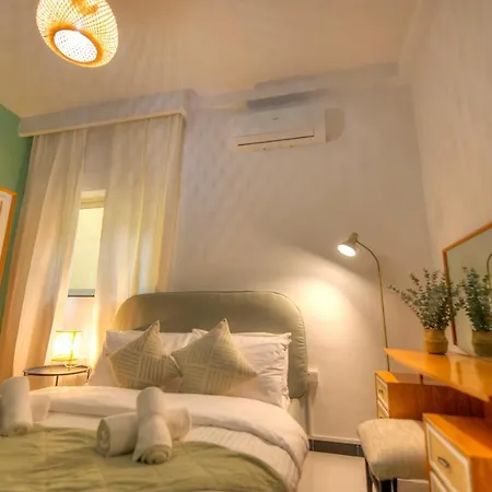 Apartment Beautifully Furnished Seafront 4 Bedrooms Goslm-4 *