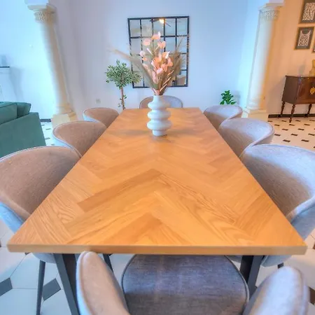 Beautifully Furnished Seafront 4 Bedrooms Goslm-4