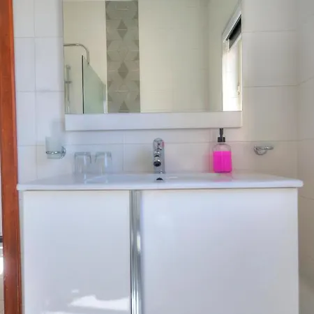 Beautifully Furnished Seafront 4 Bedrooms Goslm-4 * スリーマ