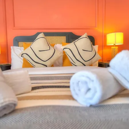 Apartment Beautifully Furnished Seafront 4 Bedrooms Goslm-4