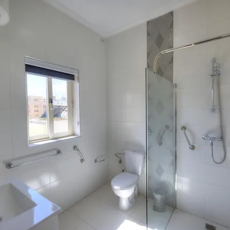 Beautifully Furnished Seafront 4 Bedrooms Goslm-4 شقة