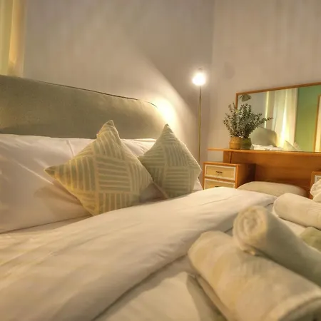 Lägenhet Beautifully Furnished Seafront 4 Bedrooms Goslm-4 *