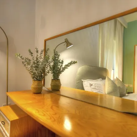 Beautifully Furnished Seafront 4 Bedrooms Goslm-4 Lägenhet *