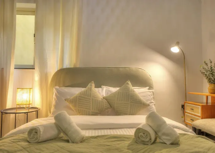 Beautifully Furnished Seafront 4 Bedrooms Goslm-4 Sliema