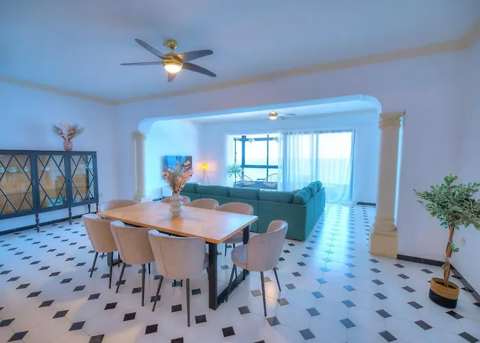 Beautifully Furnished Seafront 4 Bedrooms Goslm-4 Lejlighed Sliema