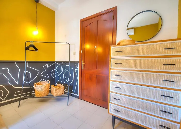 Beautifully Furnished Seafront 4 Bedrooms Goslm-4 Sliema