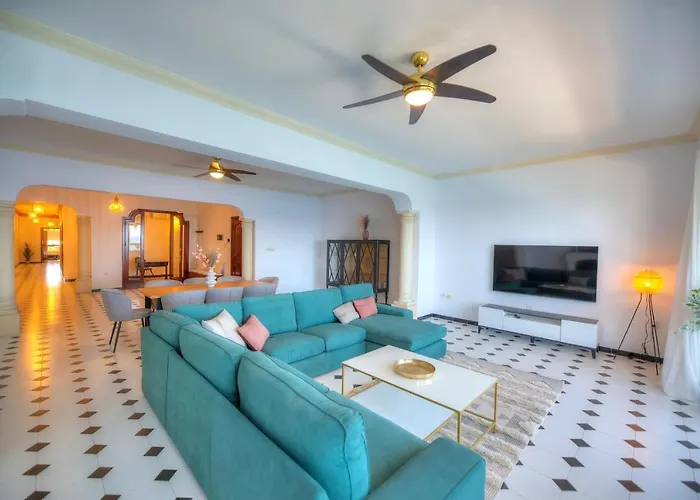 Lejlighed Beautifully Furnished Seafront 4 Bedrooms Goslm-4