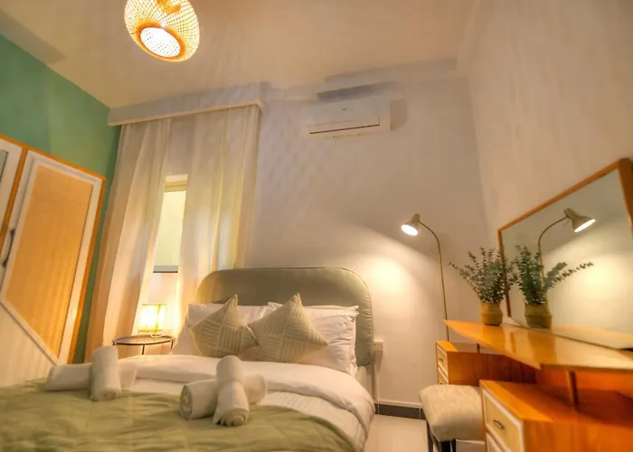 Lejlighed Beautifully Furnished Seafront 4 Bedrooms Goslm-4 *