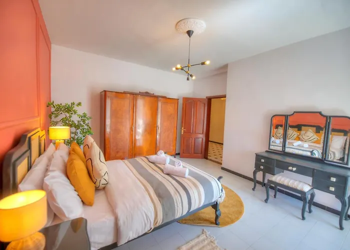 Beautifully Furnished Seafront 4 Bedrooms Goslm-4 Sliema