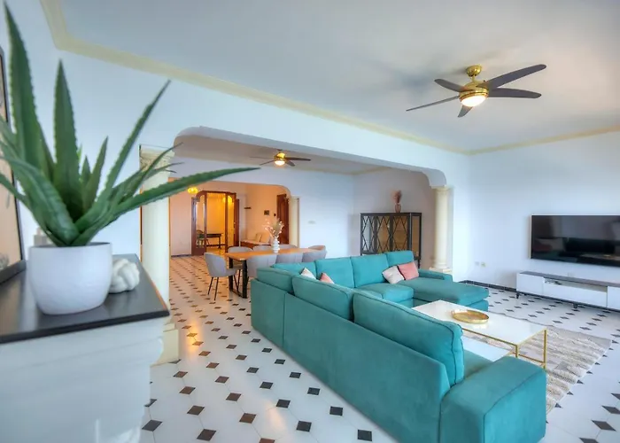 Lejlighed Beautifully Furnished Seafront 4 Bedrooms Goslm-4 *