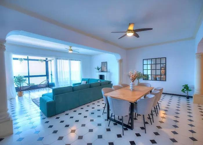 Beautifully Furnished Seafront 4 Bedrooms Goslm-4 Lejlighed *