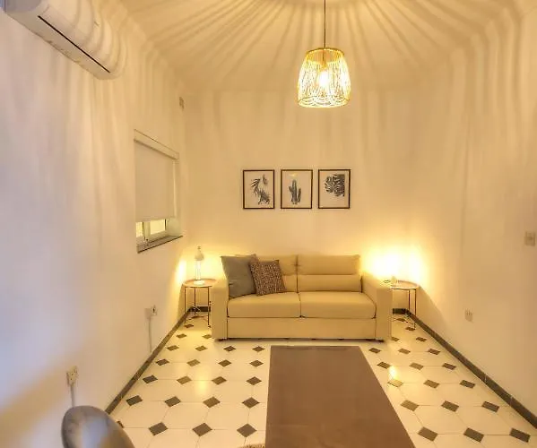 Beautifully Furnished Seafront 4 Bedrooms Goslm-4 Lejlighed