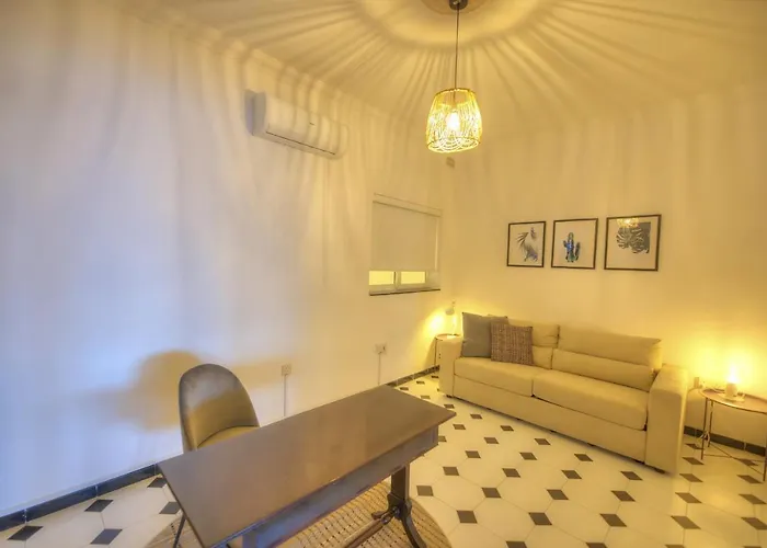 Lejlighed Beautifully Furnished Seafront 4 Bedrooms Goslm-4 Sliema