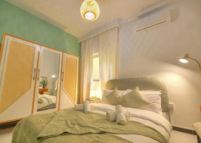 Lejlighed Beautifully Furnished Seafront 4 Bedrooms Goslm-4 *