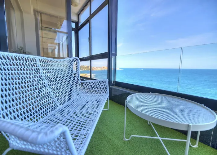 Beautifully Furnished Seafront 4 Bedrooms Goslm-4 Lejlighed Sliema