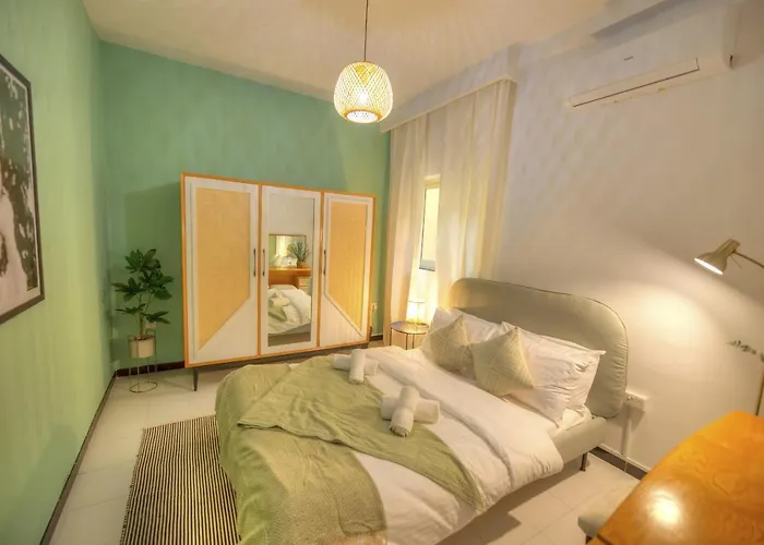 Beautifully Furnished Seafront 4 Bedrooms Goslm-4 Lejlighed Sliema