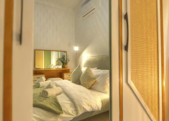 Beautifully Furnished Seafront 4 Bedrooms Goslm-4