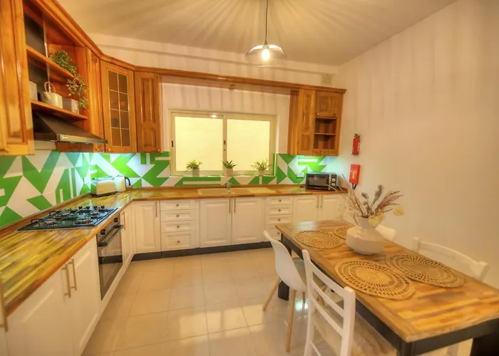 Beautifully Furnished Seafront 4 Bedrooms Goslm-4 Lejlighed *