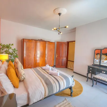 Beautifully Furnished Seafront 4 Bedrooms Goslm-4 Sliema